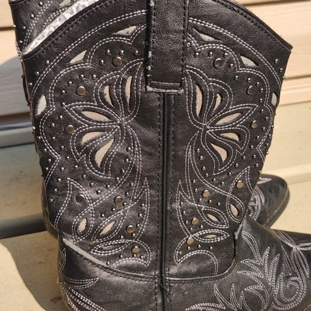 Dingo Womens Black Studded Cowboy Boots Floral Embroidered Western Size 8M - Picture 2 of 15